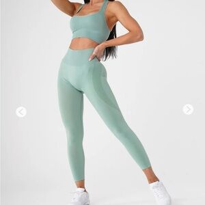 NVGTN‎ Sage Green Contour Seamless Leggings Size M